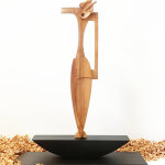 Anmutige Holzfigur